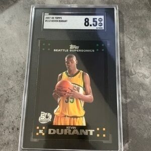 Kevin Durant topps 2007-2008 rookie card . Graded 8.5
